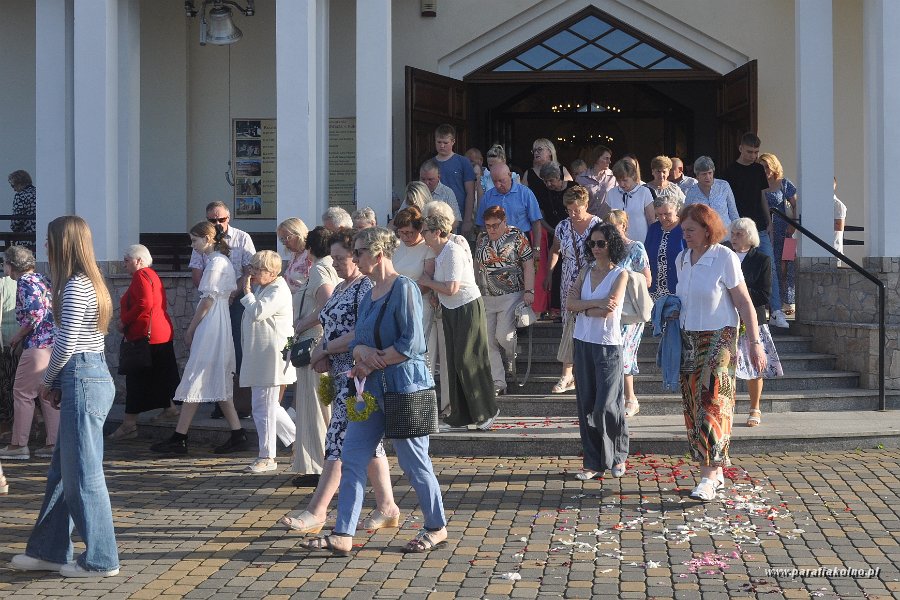 51 Procesja eucharystyczna.jpg